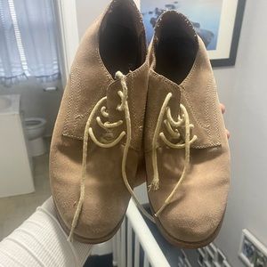Classroom suede shoes
